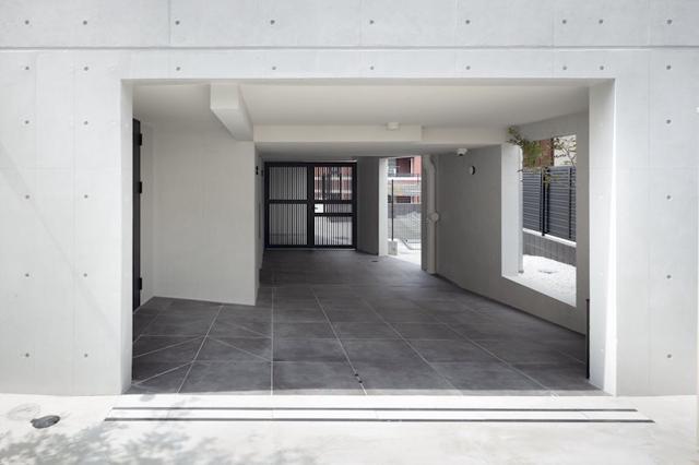 20/21 エントランス