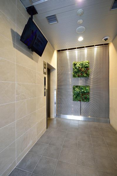 27/30 エントランス