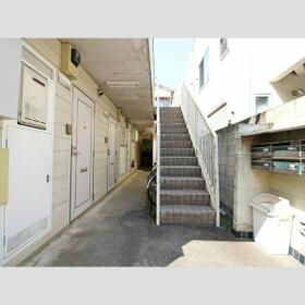 16/16 エントランス