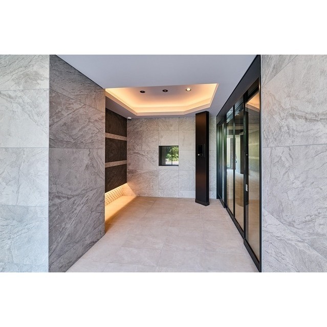 16/20 エントランス