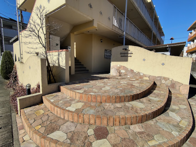 2/2 エントランス