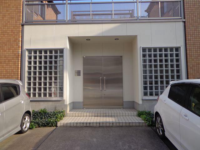 24/28 エントランス