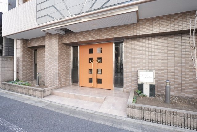 2/2 エントランス