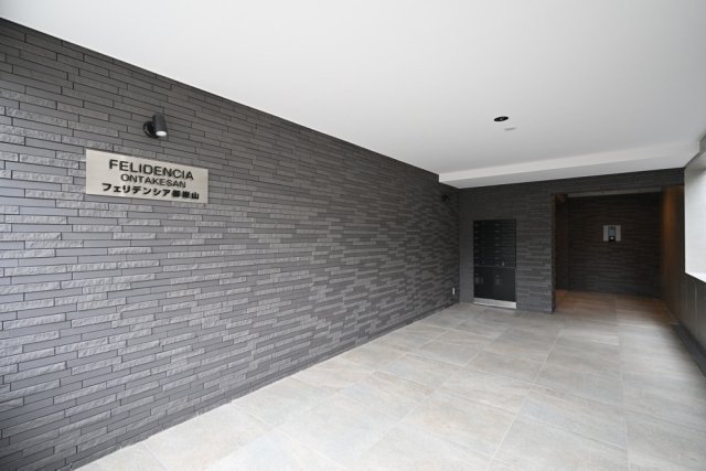 2/4 エントランス