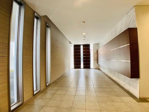 25/30 エントランス