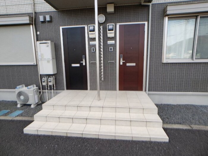 19/23 エントランス