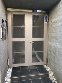 2/2 エントランス