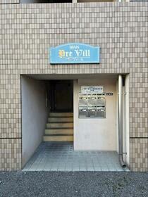 16/23 エントランス