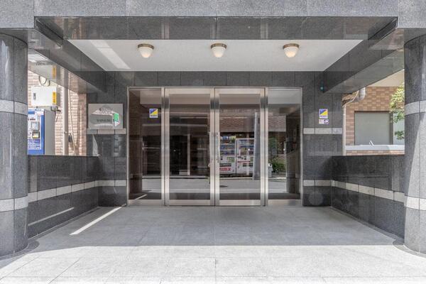 2/2 エントランス