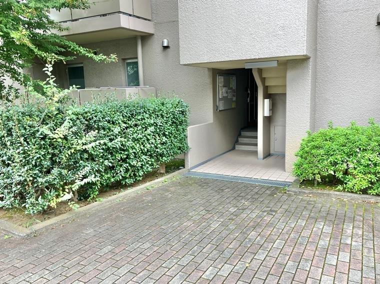 2/2 エントランス