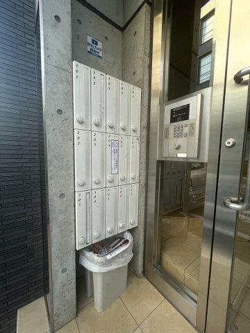 2/2 エントランス