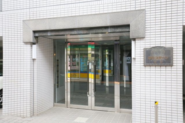 13/19 エントランス