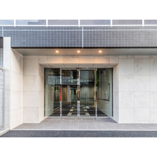 27/30 エントランス