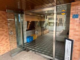 13/13 エントランス