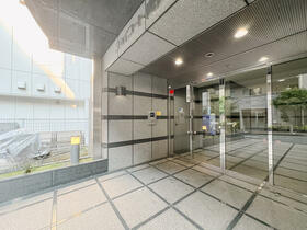 16/16 エントランス