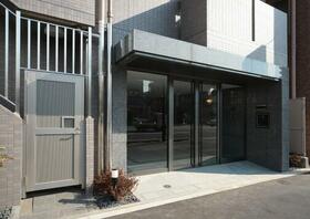 16/16 エントランス