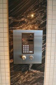 16/16 エントランス