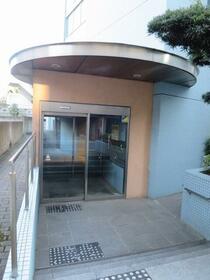 16/16 エントランス