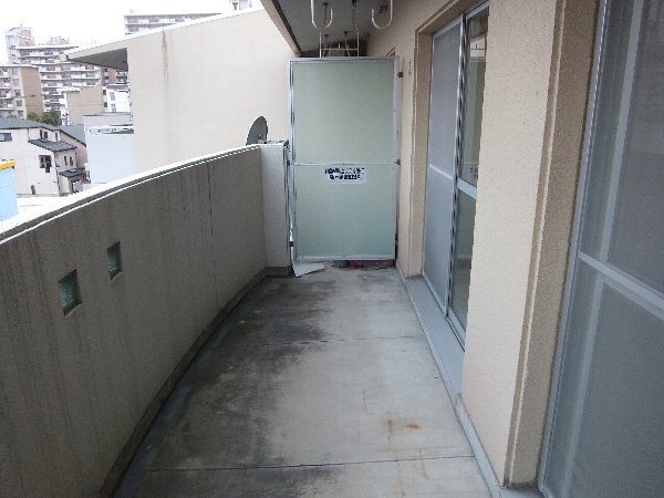 18/27 バルコニー