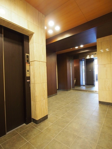 17/17 エントランス