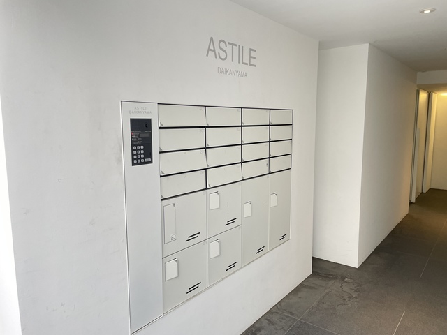 25/26 エントランス