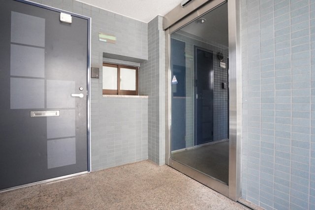 18/19 エントランス