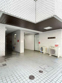 16/16 エントランス