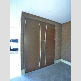 13/14 エントランス