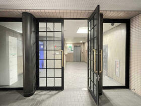 16/16 エントランス