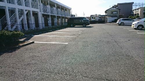 14/14 駐車場