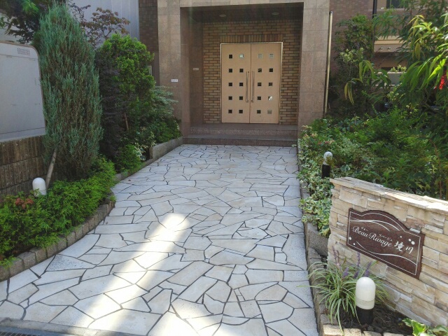 14/20 エントランス