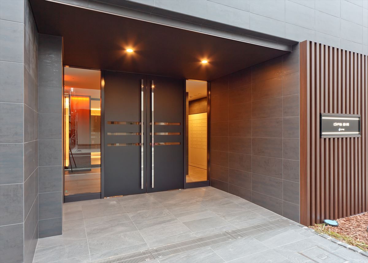 24/30 エントランス