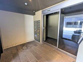 16/16 エントランス