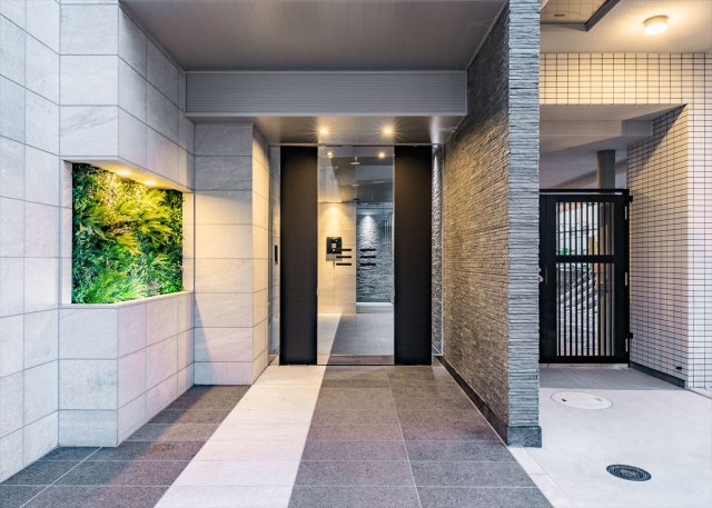 24/30 エントランス