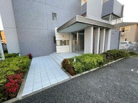 13/14 エントランス