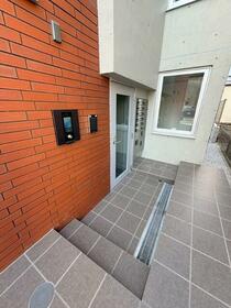 16/16 エントランス