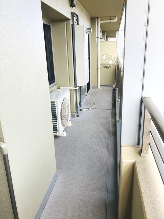 13/18 バルコニー