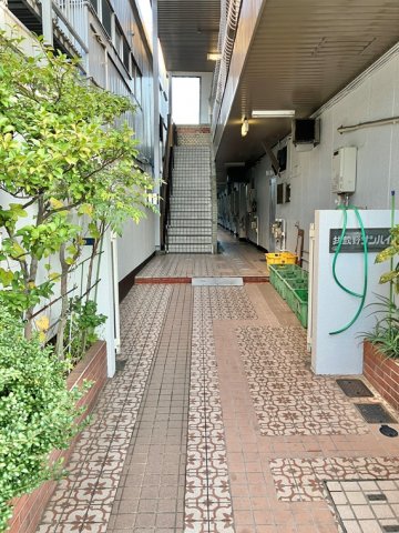 2/4 エントランス