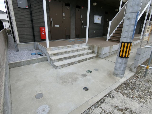 16/17 エントランス