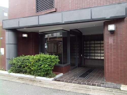 27/30 エントランス