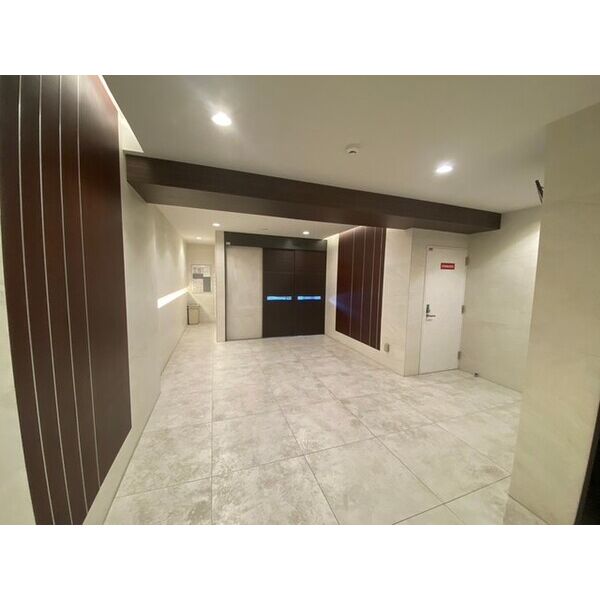 20/28 エントランス