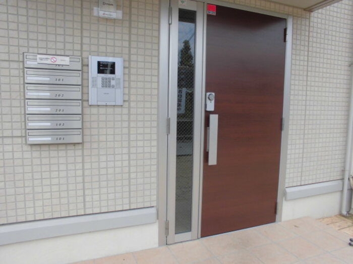 24/28 エントランス