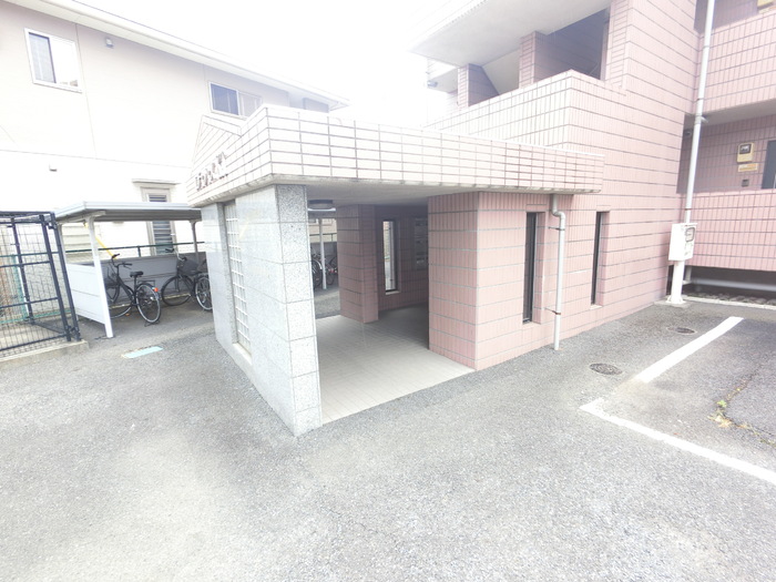 18/26 エントランス