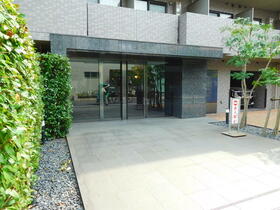 13/13 エントランス