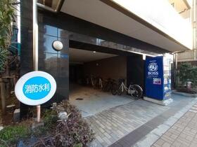 13/13 エントランス