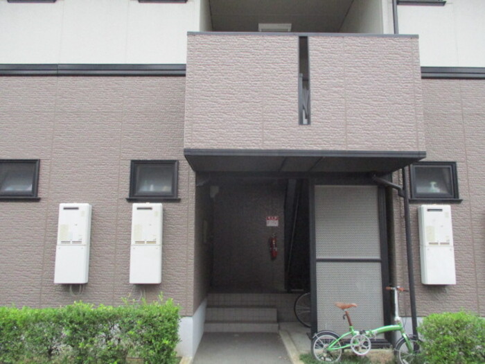 14/18 エントランス