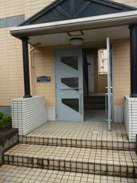 15/23 エントランス