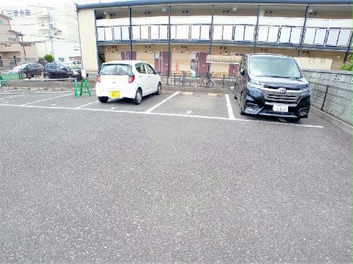 14/14 駐車場