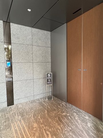 17/17 エントランス