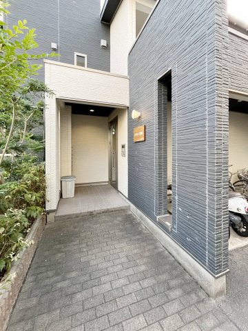 24/27 エントランス